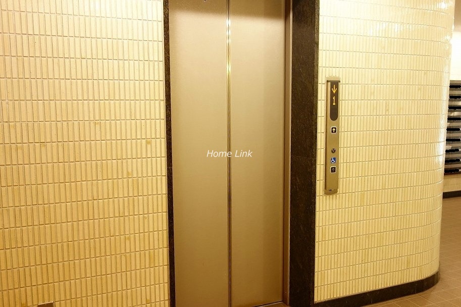 高島平グロリアハイツ　エレベーターホール